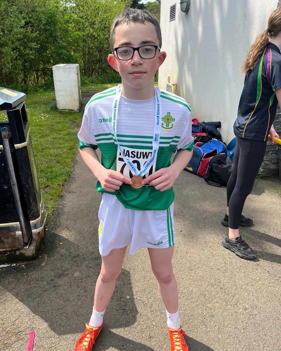SMHSPE's tweet photo. We would like wish Connaire Og McVeigh and Maisie McVeigh all the best for the Ulster Schools Track &amp; Field Championships. Maisie will be competing tomorrow in the Hurdles having secured Silver at Down Schools.
Connaire Og will be competing in 800m on Saturday!💚🤍 https://t.co/8WevcsBxXp