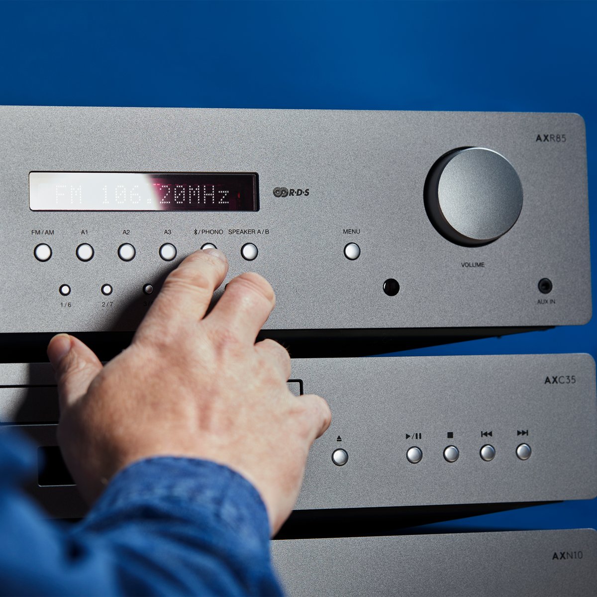 Everyone deserves great sound. With AXR85, you don't have to compromise on sound for budget. @gearpatrol has named AXR85 the Best-Looking Stereo Receiver Under $500 - a fully featured and refined audio system that won't cost the earth. Learn more: bit.ly/gear-patrol-ax…