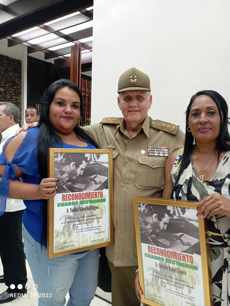 Muchas Felicidades para los cuadros #MatancerosEnVictoria de la #Anap qué fueron reconocidos cómo Cuadros Destacados del país de la organización.
#MatanzasdeGironal26.
#CubaVive.
<a href="/mariofsabines/">Mario Sabines Lorenzo</a>,
<a href="/RamonGomezMedi4/">RamonGomezMedina</a>,
<a href="/CaridadPoey/">Marieta Poey Caridad</a>,
<a href="/perez_osvel/">Osvel Pérez Gerardo</a>,
<a href="/Yosveny1/">Yosveny Verdeal Castellanos</a>,
<a href="/FelixDuarteOrte/">Félix Duartes Ortega</a>.