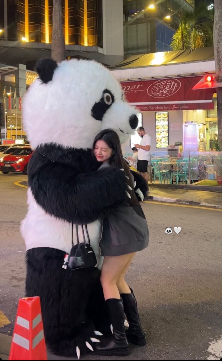 [📸] elynleonggg insta story update 

panda 🐼 🤍

#GEN1ES #ELYN #梁愉苓
