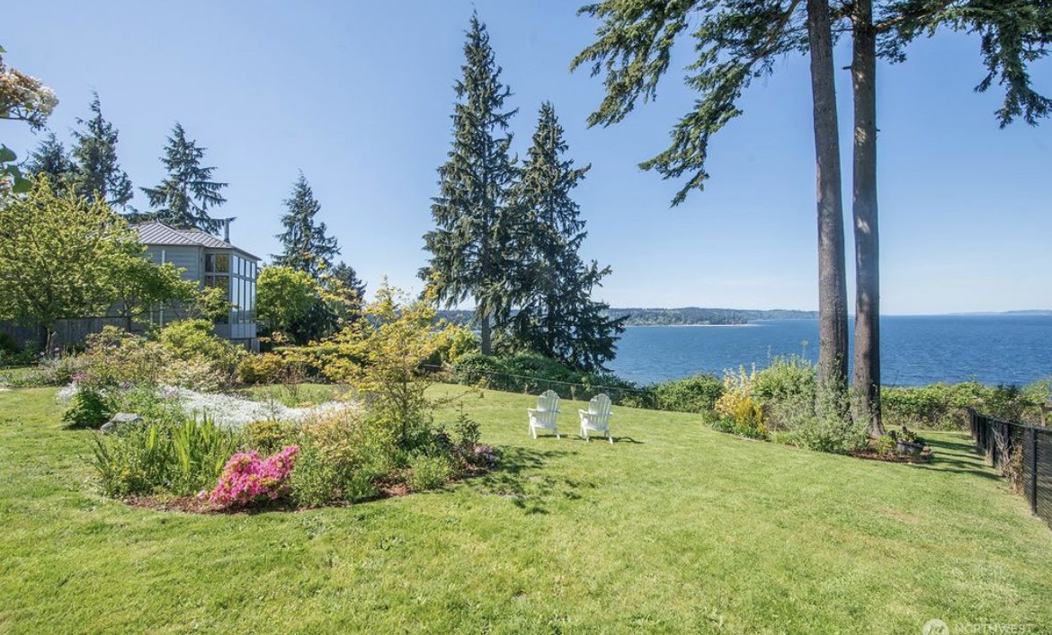 Home with spectacular waterfront views for sale in Vashon, Washington

Located about an hour from Seattle, this home is on nearly an acre of land

On the market 3 days

Listed at $1.495MM