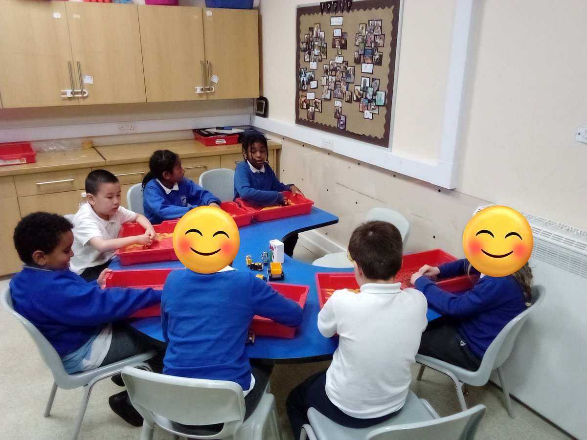 Lilliestop's tweet photo. Lilies explored crunchy food in sensory food play this afternoon. We drove diggers through pasta and cereal and listened as it crunched @Topcliffeschool  @MrsB_OTchampion https://t.co/aaXUZtGTJb