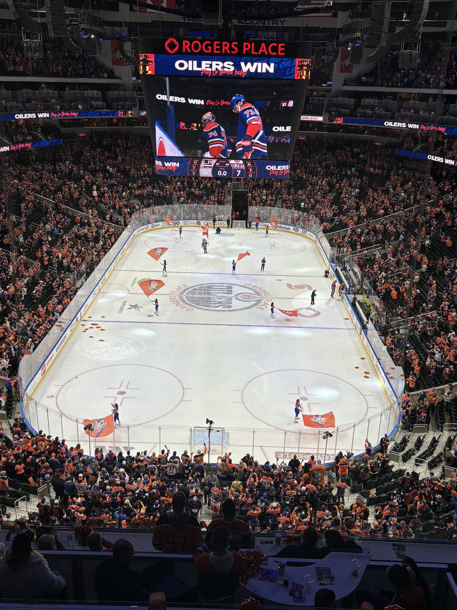 WheatGeerJJ's tweet image. Our Oiler seats for tonites game are available. If you’re interested pls DM me. S211 R2. #LetsGoOilers 
RTs appreciated