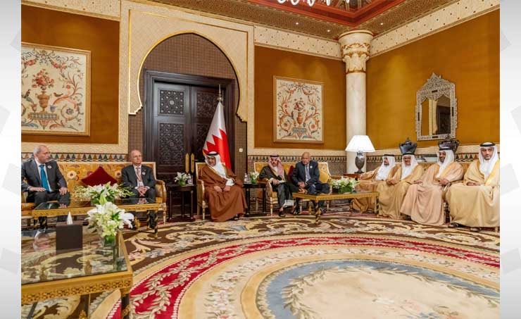 HRH the Crown Prince and Prime Minister meets with the heads of delegations participating in the preparatory meetings of Arab Foreign Ministers of the Arab League on the level of the 33rd Arab Summit. @arableague_gs #Bahrain 
 bna.bh/en/HRHtheCrown…