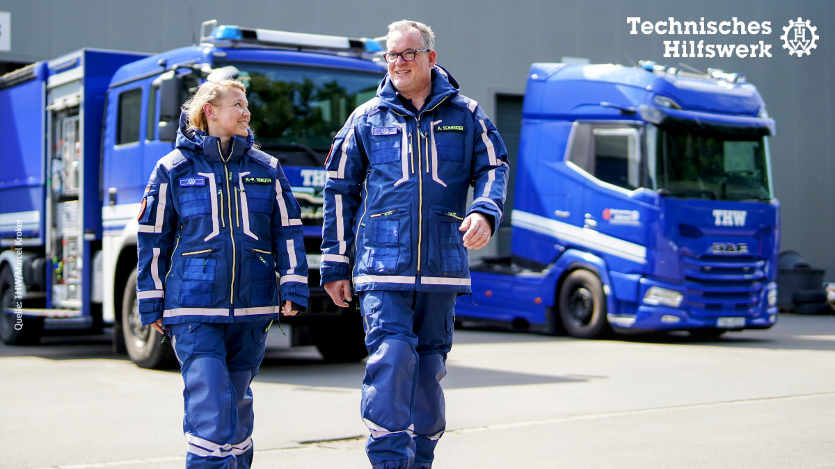 Gestern hat das #THW-Logistikzentrum in #Hilden die ersten Pakete mit der neuen #Einsatzbekleidung auf den Weg zu den Einsatzkräften gebracht. Für die Ehrenamtlichen soll die neue Bekleidung künftig in schweißtreibenden Einsätzen mehr Komfort liefern.