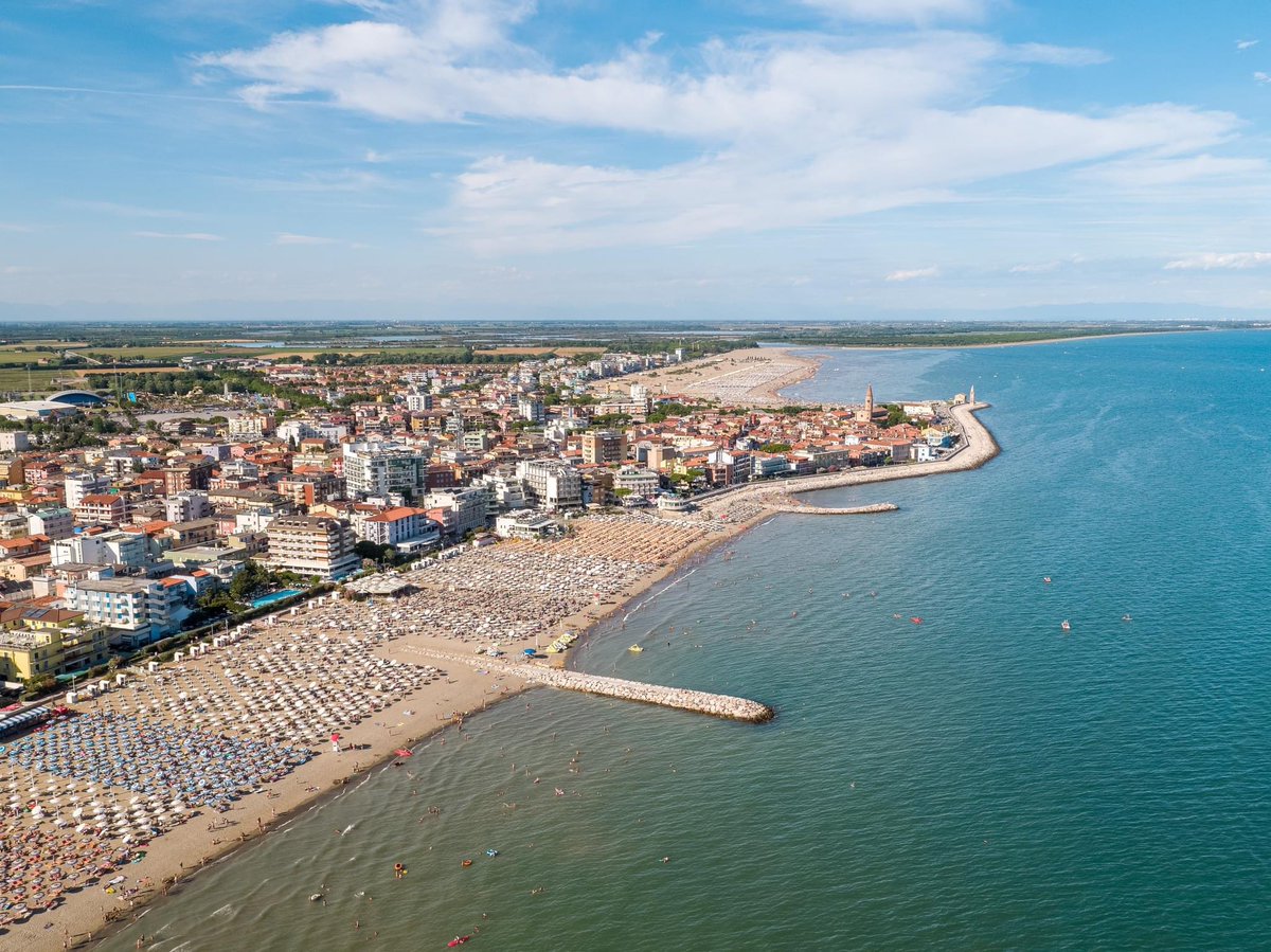 🌊 Una bella notizia : riconfermate tutte le bandiere blu del @comunevenezia e della @CMVenezia! Le nostre bellissime spiagge e le darsene, esempio di pulizia e di attenzione all'ambiente, sono un’eccellenza turistica del #Veneto ! Siamo pronti per il Salone Nautico e per una