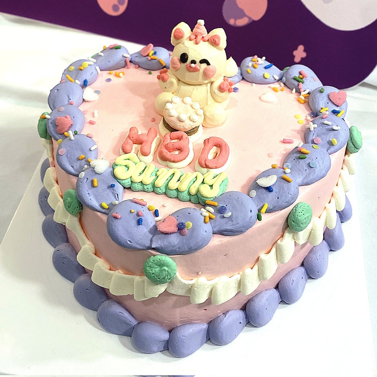 아 그리고 카페 플레이리스트도 소원들 코노 개장하기 딱 좋으니 즐기다 갈 것ദ്ദിᐢ. .ᐢ₎ !!!

마지막으로 탱 에브리원!!!잇츠마벌떼이!! 생일틱톡 케이크집 케이크도 넘 반가워따👀