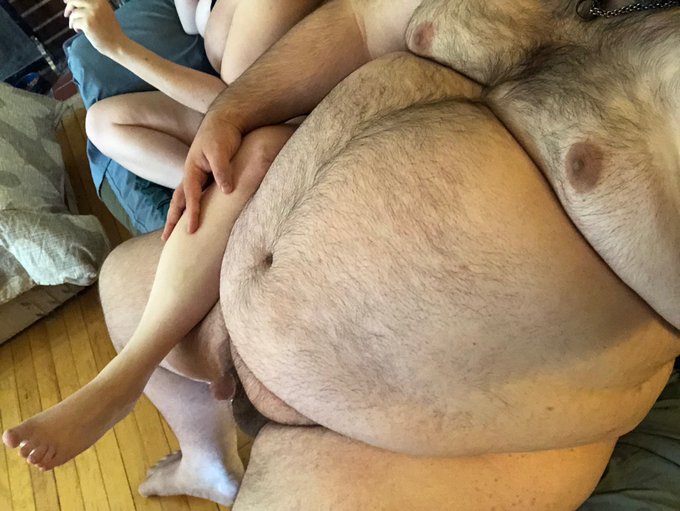 @ShylaNervous always confirming that my big bear belly and thighs make for the PERFECT leg rest! 😜😘  👉🏽<a class="tags" href="/tag/shylanervous">@shylanervous</a>