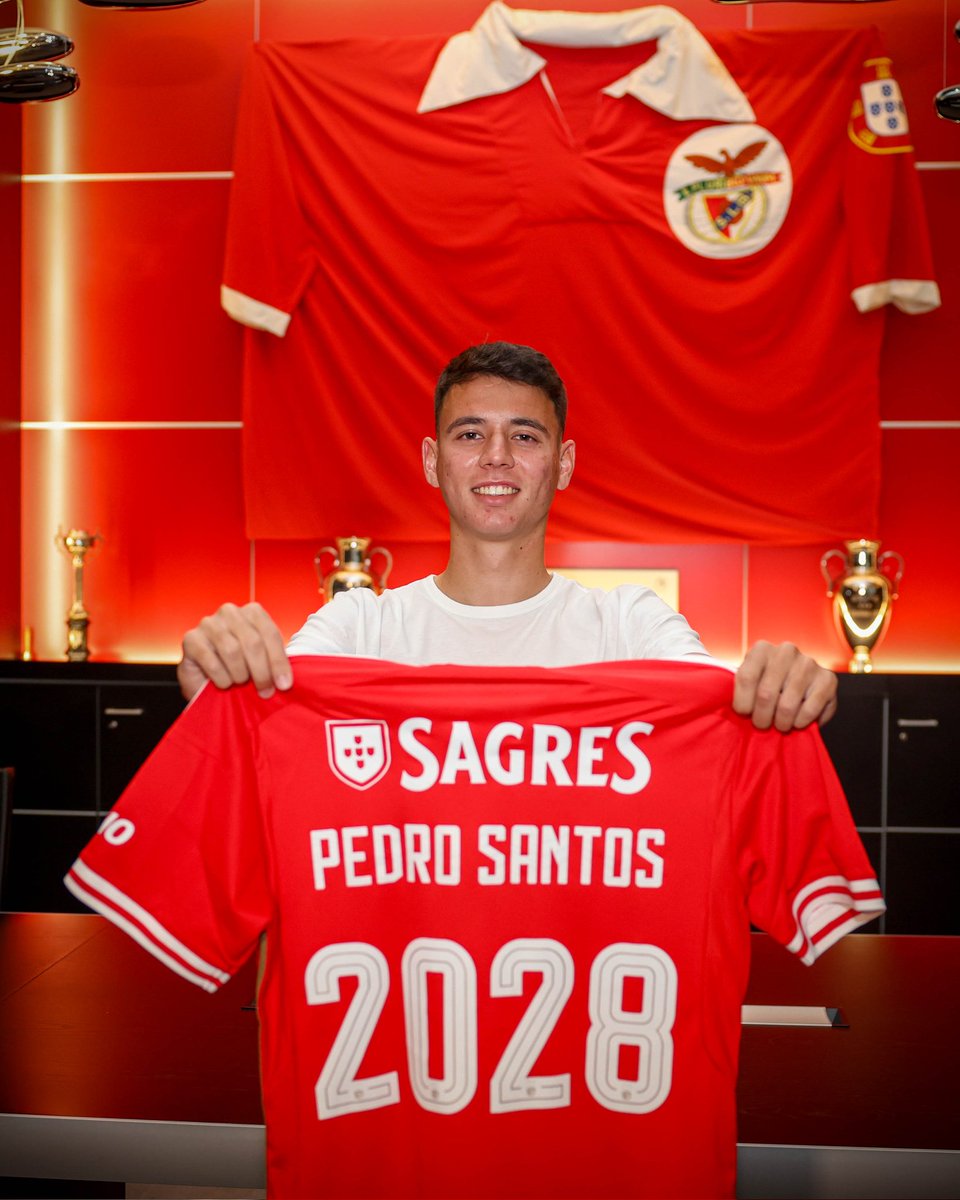 Pedro Santos iyi formunun karşılığını profesyonel sözleşme olarak aldı.