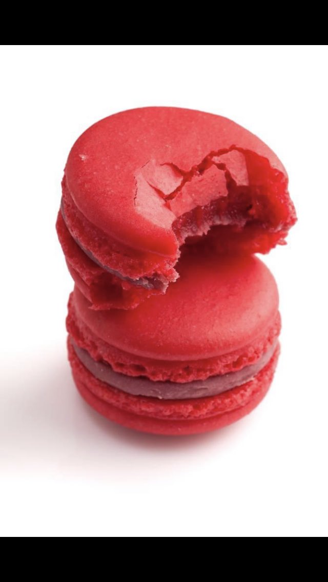 Macarons framboises cassis