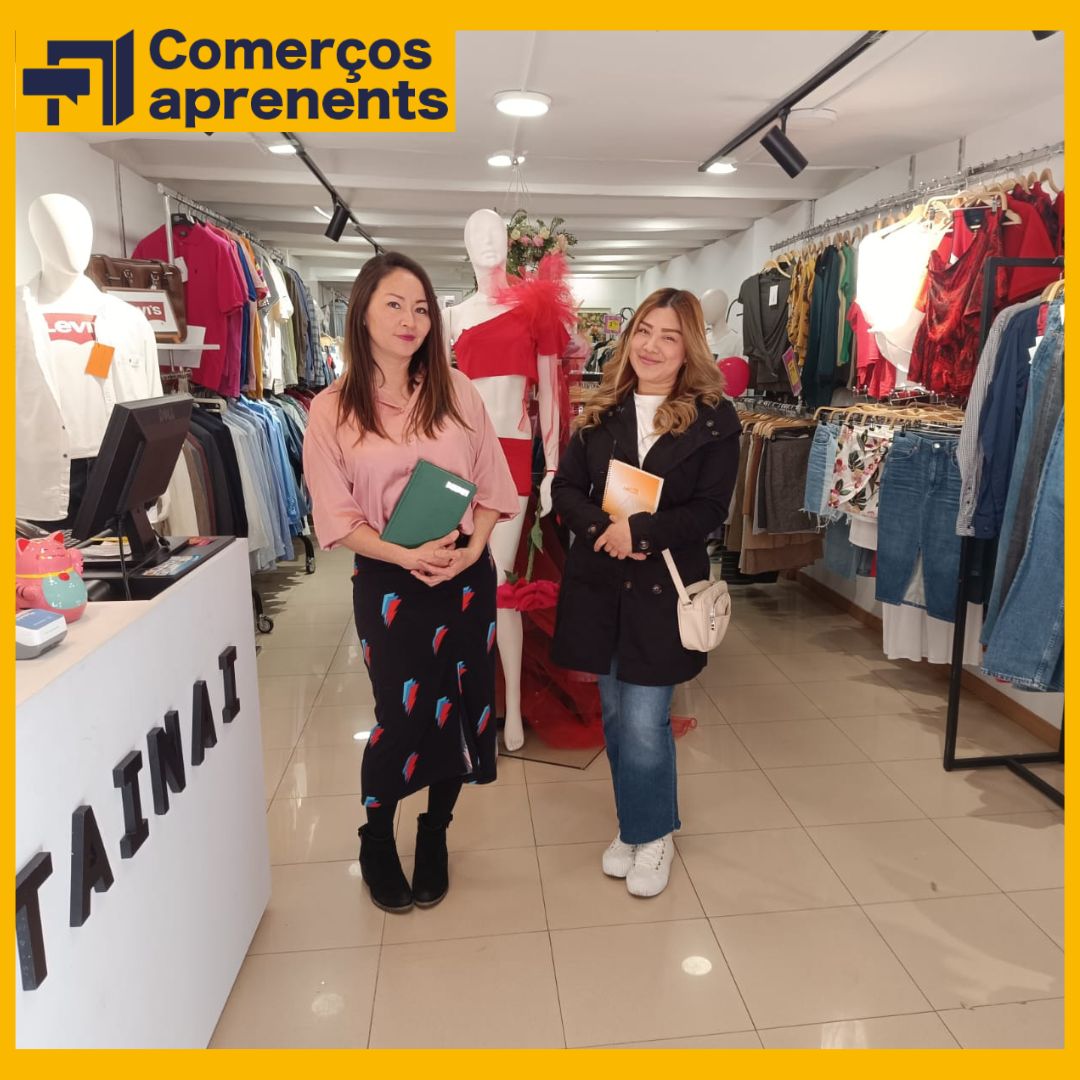 🛍️La Mitsuko i la Jacqueline, de la botiga Mottainai Outlet, han tingut molt d’interès a aprendre una mica de català en el marc del projecte “Comerços aprenents” per poder atendre els clients. Si hi aneu, saludeu amb un bon dia i parleu-los en català. Així n’aprendran més.