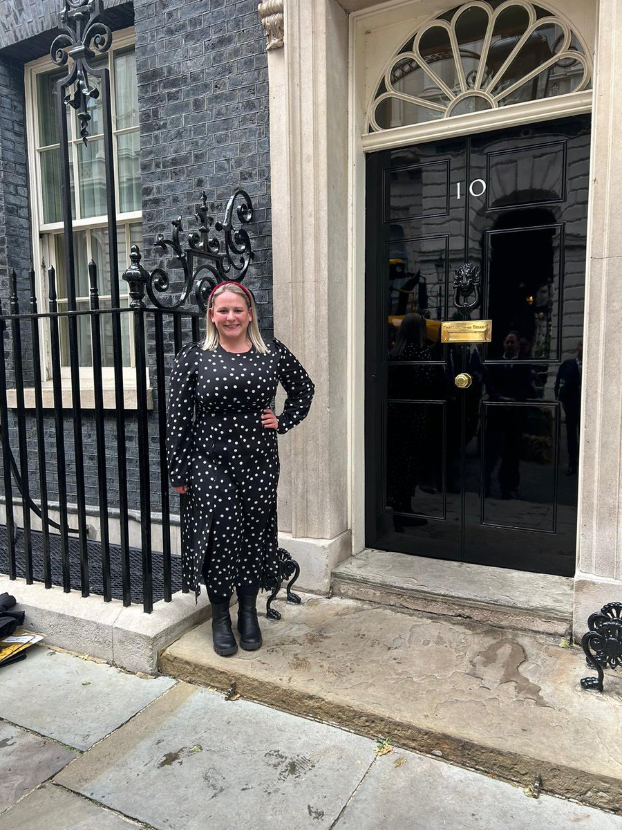 Former NFYFC Chair Rosie Bennett @DevonYFC represented YFC at the Farm to Fork Summit today at 10 Downing Street. Rosie chaired a session about the next generation and was among industry leaders taking part in the event. #youngfarmers