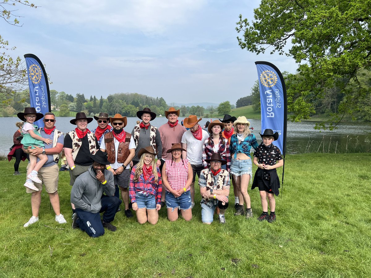 🧡 Another well done & thank you goes to Team Robertson 🧡 They took on the @SkiptonRotary Dragon Boat Race, raised over £1000 & came out on top in the fancy dress competition 👏 You can support the team here: ow.ly/s54B50RFsGV #ShowYourLoveForAiredale #CareForAiredale