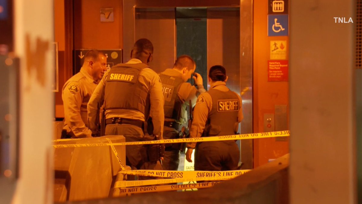 DEVELOPING: Two stabbed in another night of violence on L.A.'s Metro system trib.al/16eK3KN