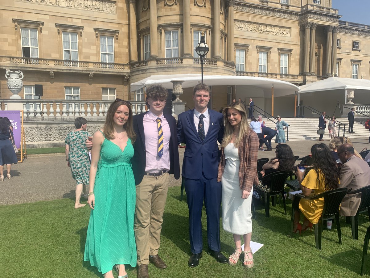 There was plenty of MK representation at Buckingham Palace again this year for the D of E Gold Award celebrations, including the Head Master with his son! #mountkellyalum #itstheclimb @GuyAyling