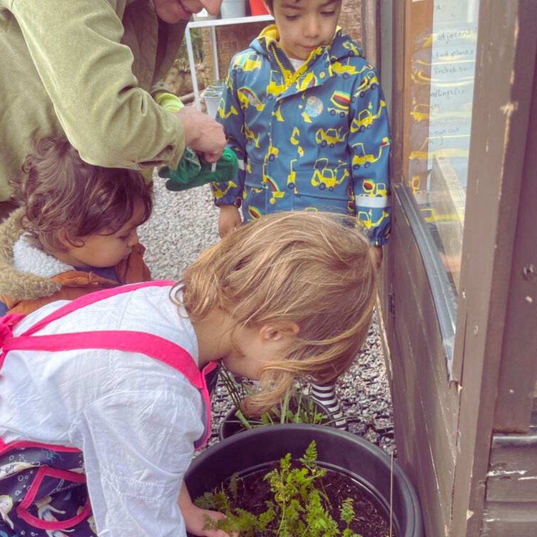 Nature fun for all ages! 🌸 🥕 🌼 🥬 Our next #GardeningClub is on Saturday 18th May - 10:30am - 1:30pm. Come for as little or as long as you like! buff.ly/4bioFYu? #thingstodo #cardiff #railwaygardens #nature #familyfun