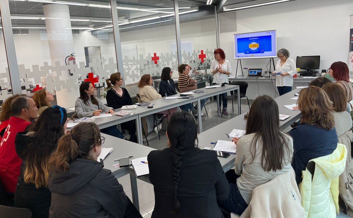 El equipo del Plan de Empleo de Cruz Roja en Ferrol ha organizado esta mañana una jornada al más puro estilo #Pasapalabra para compartir con entidades y agentes sociales la importancia de la colaboración para hacer del mundo laboral un lugar accesible.

#PlanEmpleoCruzRoja