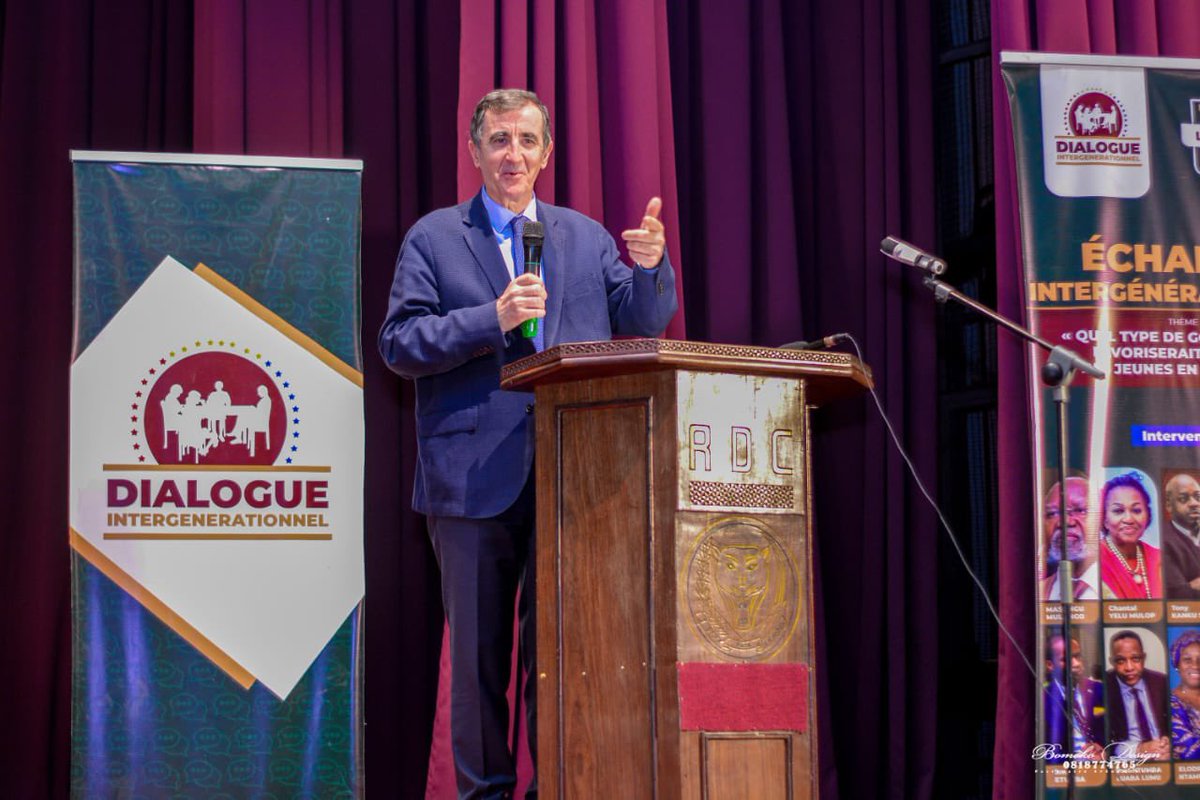 UEenRDC's tweet photo. La semaine dernière, ds la foulée de la #JournéeDeLEurope, l’Ambassadeur @NBerlangaEU a participé à #Kinshasa au dialogue intergénérationnel. Il a apporté sa contribution ds le panel consacré à la #Paix, #Sécurité et #Prévention de conflits coe facteurs de développement. https://t.co/GBvKLxVDpw