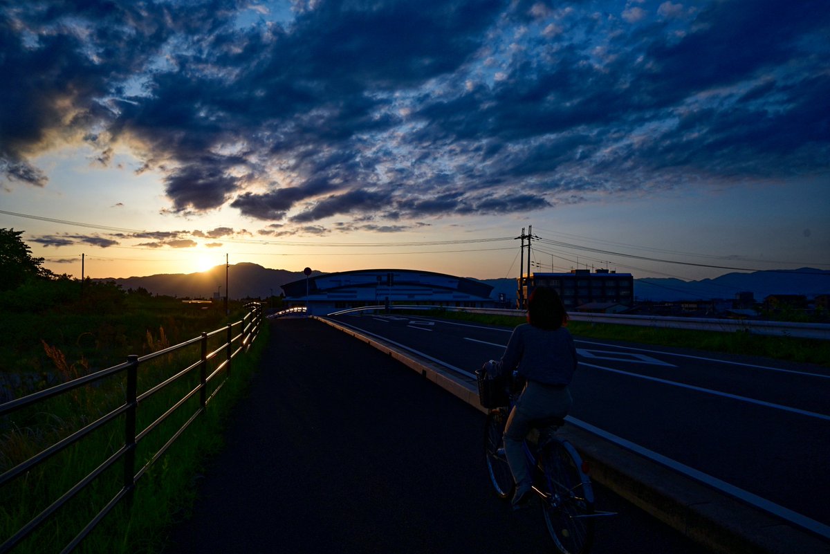 Ride to the sunset Zf+NIKKOR Z 26mm f/2.8 #portraits #Nikon