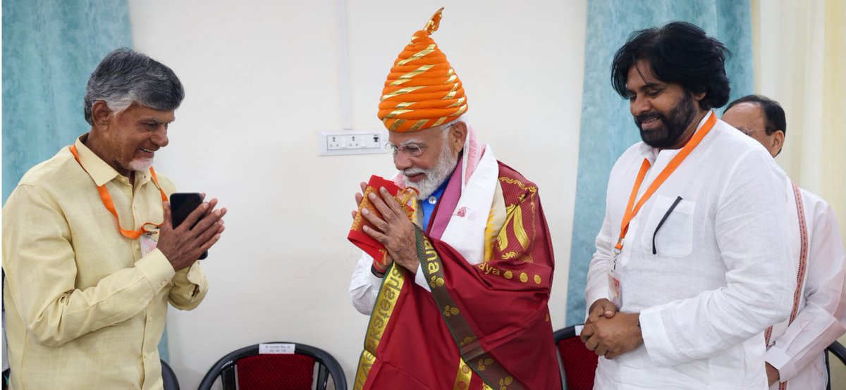 Chandrababu Naidu, Pawan Kalyan at Varanasi on the occassion of Narendra Modi's nomination #NarendraModi #PawanKalyan #Chandrababu #TDPBJPJanasenaAlliance #Varanasi #Newsof9