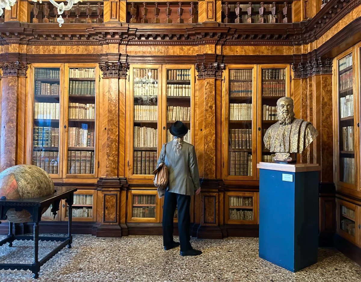 Oggi, #14maggio nasceva l’ultimo Doge della Serenissima, Ludovico Manin. Al Museo Correr è possibile ammirare la biblioteca proveniente dal suo palazzo a Rialto. #visitmuve