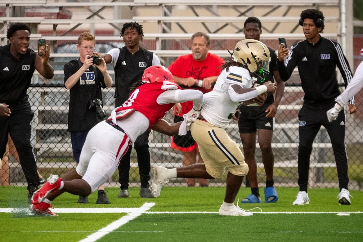 This is simply one of the best pictures. That’s four-star linebacker and Ohio State commit TJ Alford attempting to tackle four-star running back Javian Mallory. Oh, there I am in the background with two cameras! (Via Tai Randall/TCPalm)