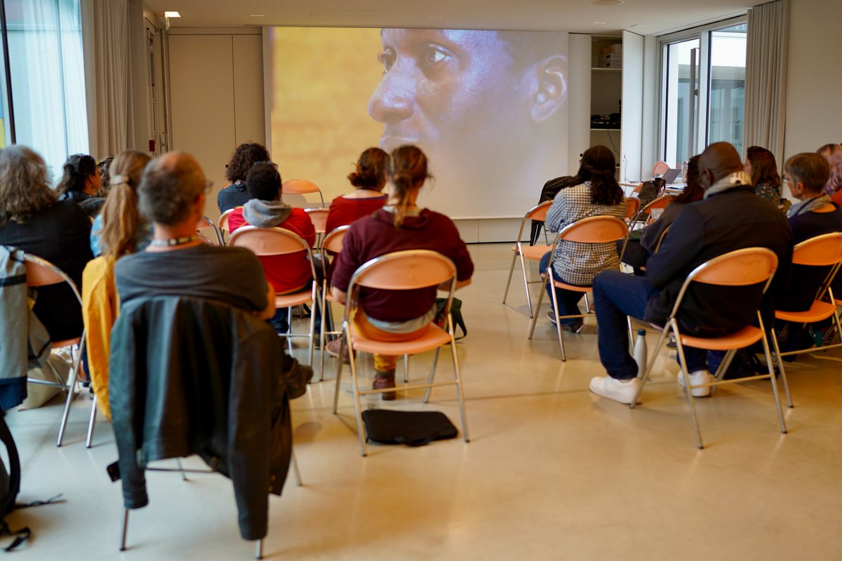 🎞️Le film documentaire "Parlement de rue pour d'autres politiques migratoires : de l'idée à la représentation" a été réalisé par Antonio Amaral. Plus d'infos sur notre site internet parlementderue.org