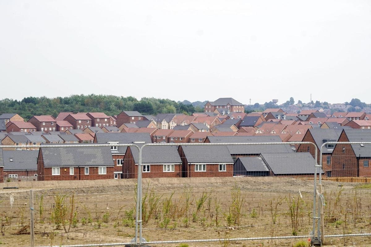 WAKEFIELD DECIDED PLANNING APPLICATIONS: Petrol station to be ‘remodelled’ with new hot food takeaway and 27,000sqm of industrial space gets the green light wakefieldexpress.co.uk/news/politics/… #LocalToOssett #westyorkshire