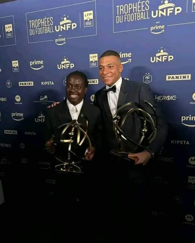 Malawi Women's Football Team captain Tabitha Chawinga, who plays for PSG, has been awarded UNFP Trophy for best player of the season in her first season in France. The accolade comes just weeks after she was also named the D1 Arkema player of the season. facebook.com/share/p/q1gxkH…