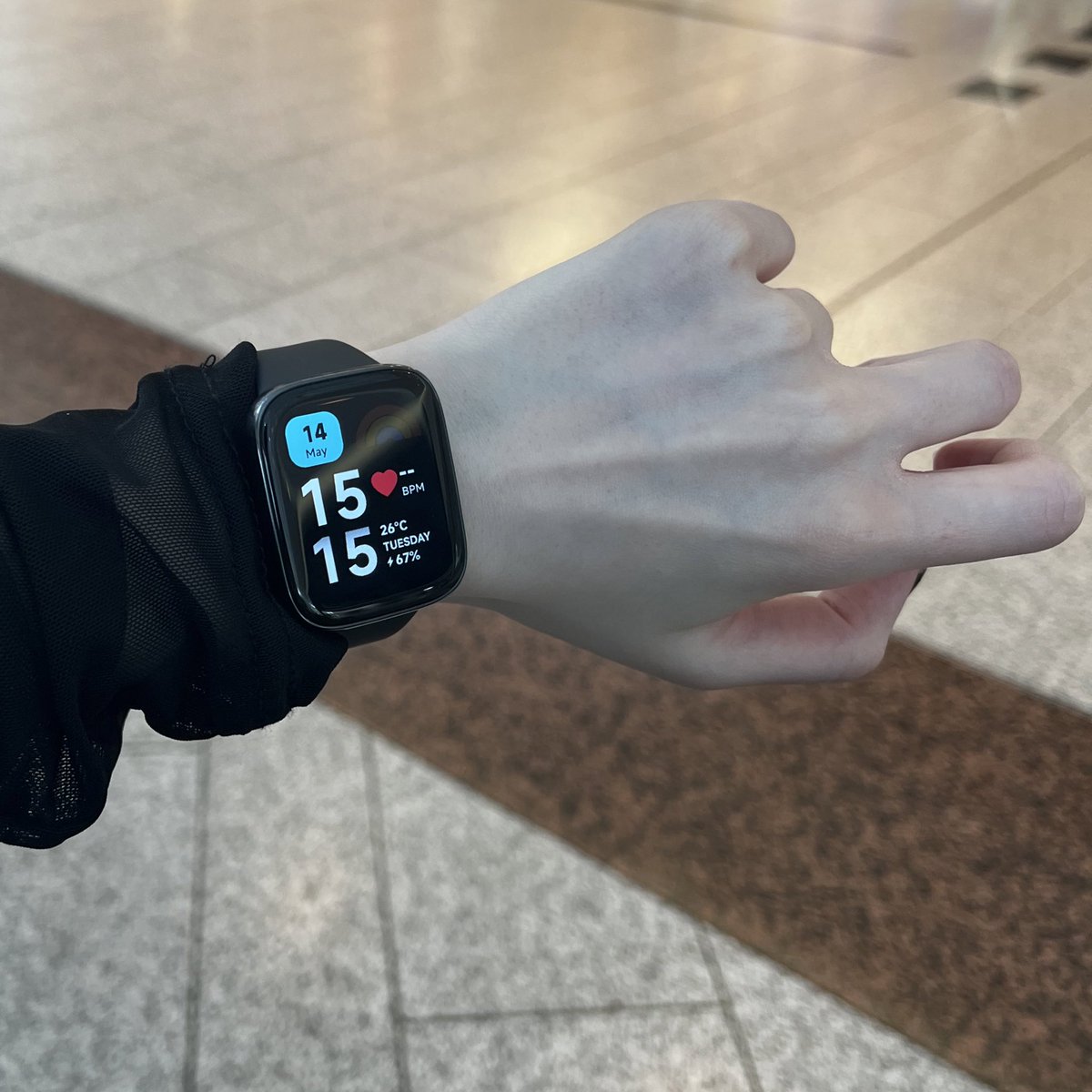 finally bought a smart watch!! got a xiaomi one for 40€ for now to see if I am comfortable with wearing a watch before spending tons on an Apple Watch and not liking it