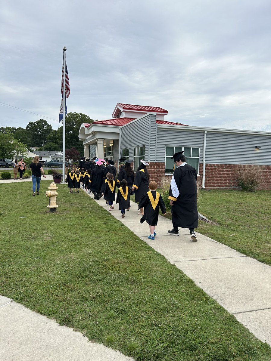 End of the school year celebrations are the best. Today, in @CBPSNews we had our Senior and Kindergarten walk. Pure joy! #DrifterPride #CBPSProud @MrScottLush @Coates4Kids @DrFelixAddo1 @k2blewis