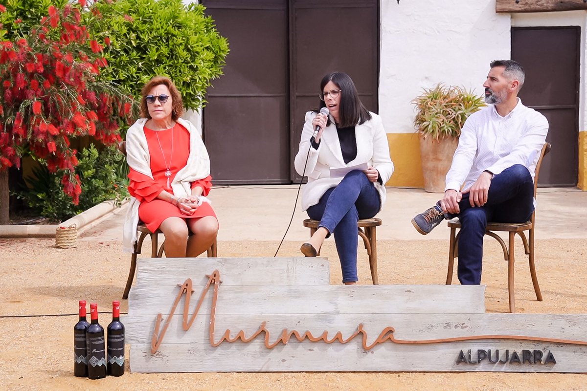 🎶 <a href="/murmurafestival/">murmurafestival</a> llega este fin de semana a la provincia y anuncia entradas agotadas para su jornada principal en Laujar´.

🤩 También quedan muy pocas para los conciertos matinales que se desarrollaran en otras localidades de la comarca en este festival bouquet y gourmet.