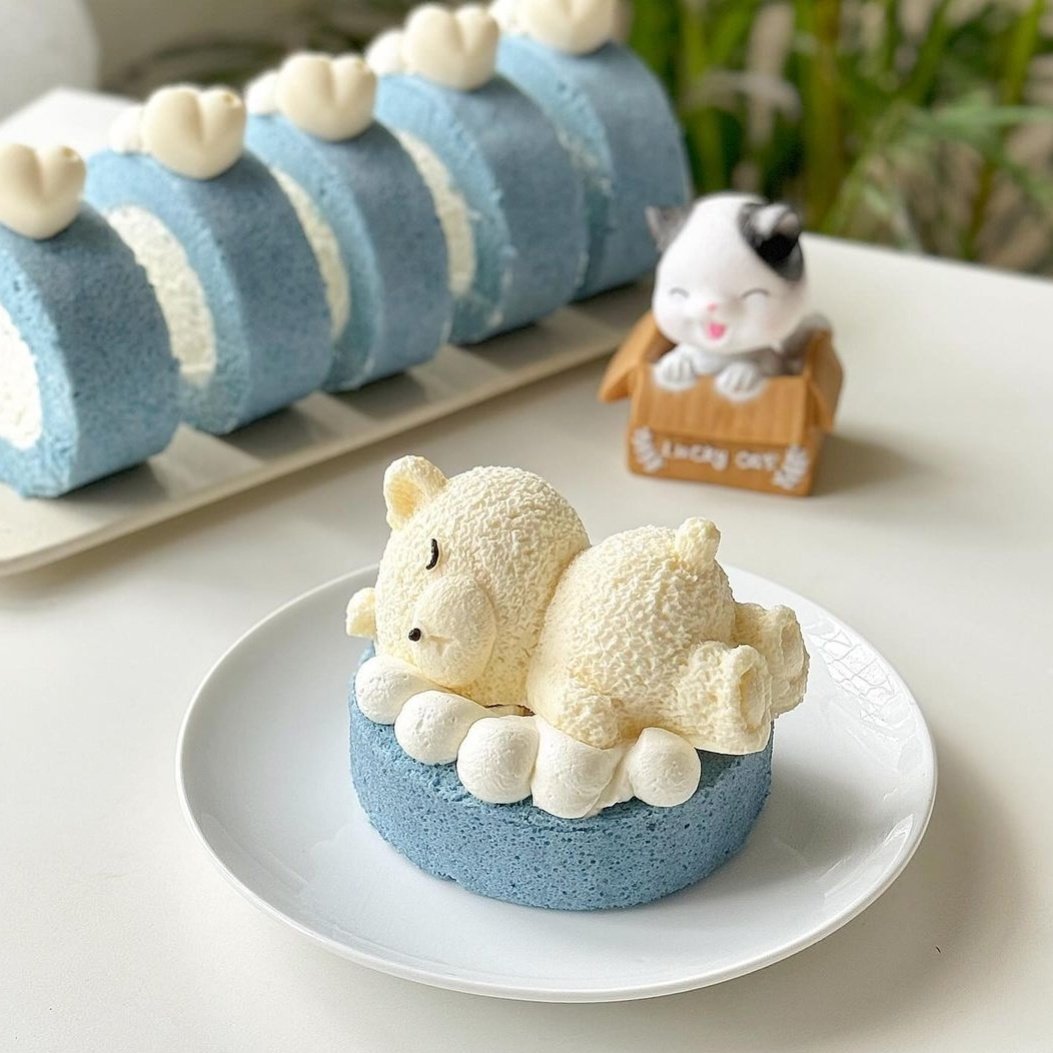 polar bear roll cake 🐻‍❄