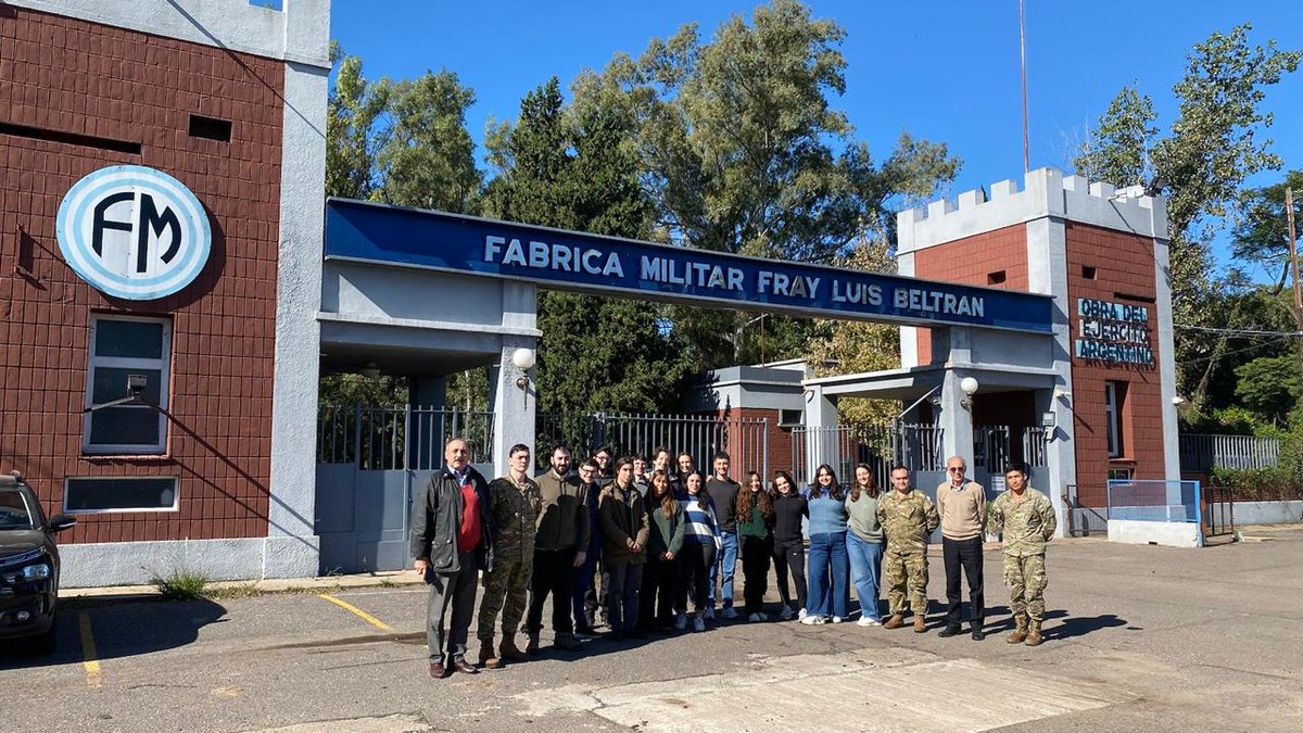 #SantaFe Alumnos y docentes de las carreras de Ingeniería Mecánica (trayecto armamentos), e Ingeniería Química de la @FIEingenieria visitaron la Fábrica Militar “Fray Luis Beltrán”.