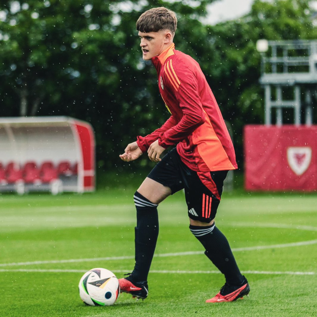 Less than one week to go until the #U17EURO finals 🏆 Makenzie Bradbury has linked up with @Cymru 🏴󠁧󠁢󠁷󠁬󠁳󠁿