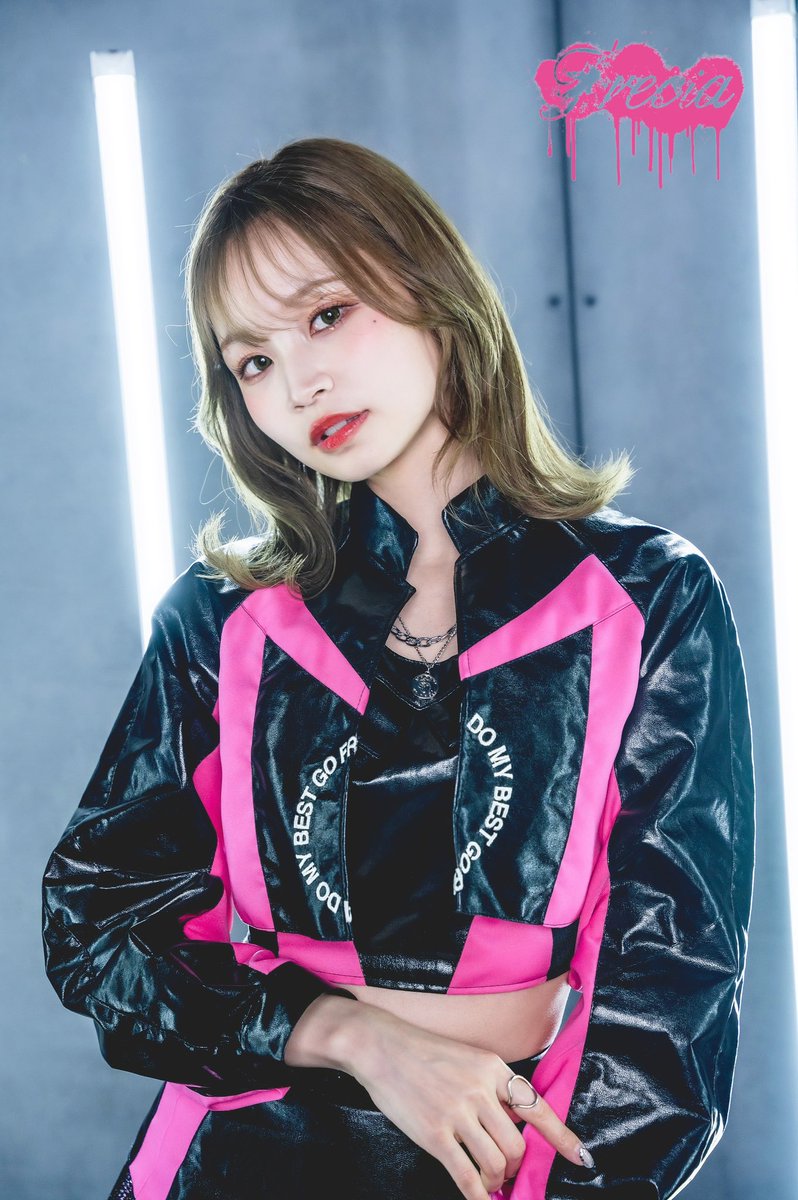 frecia_mona's tweet photo. MISA 200リポスト達成！
ありがとうございます🌟

／

RIKO

Newビジュアル✨

＼

"200リポスト達成"で
メンバー全員集合オフショット
(アー写と別ver)公開！🎬

#frecia
#frecia最高じゃん https://t.co/8aAwDQhDNo