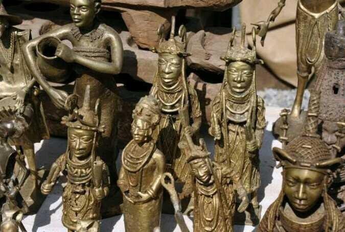 ナイジェリアでは、文化が芸術、ダンス、文学、音楽、言語などに現れています。 真鍮とブロンズを使用したハンドメイド作品です。
