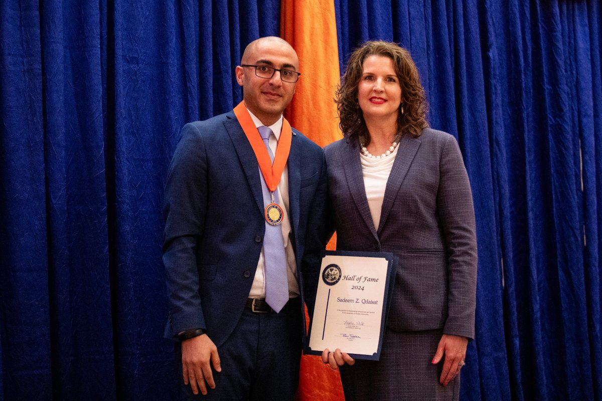 Congrats to @UF cancer researcher Sadeem Qdaisat, who has been inducted into the University of Florida Hall of Fame! He recently graduated with his Ph.D. in genetics and genomics in the @UFNeurosurgery – UF Brain Tumor Immunotherapy Program. Read more: go.ufl.edu/7xdkg9q