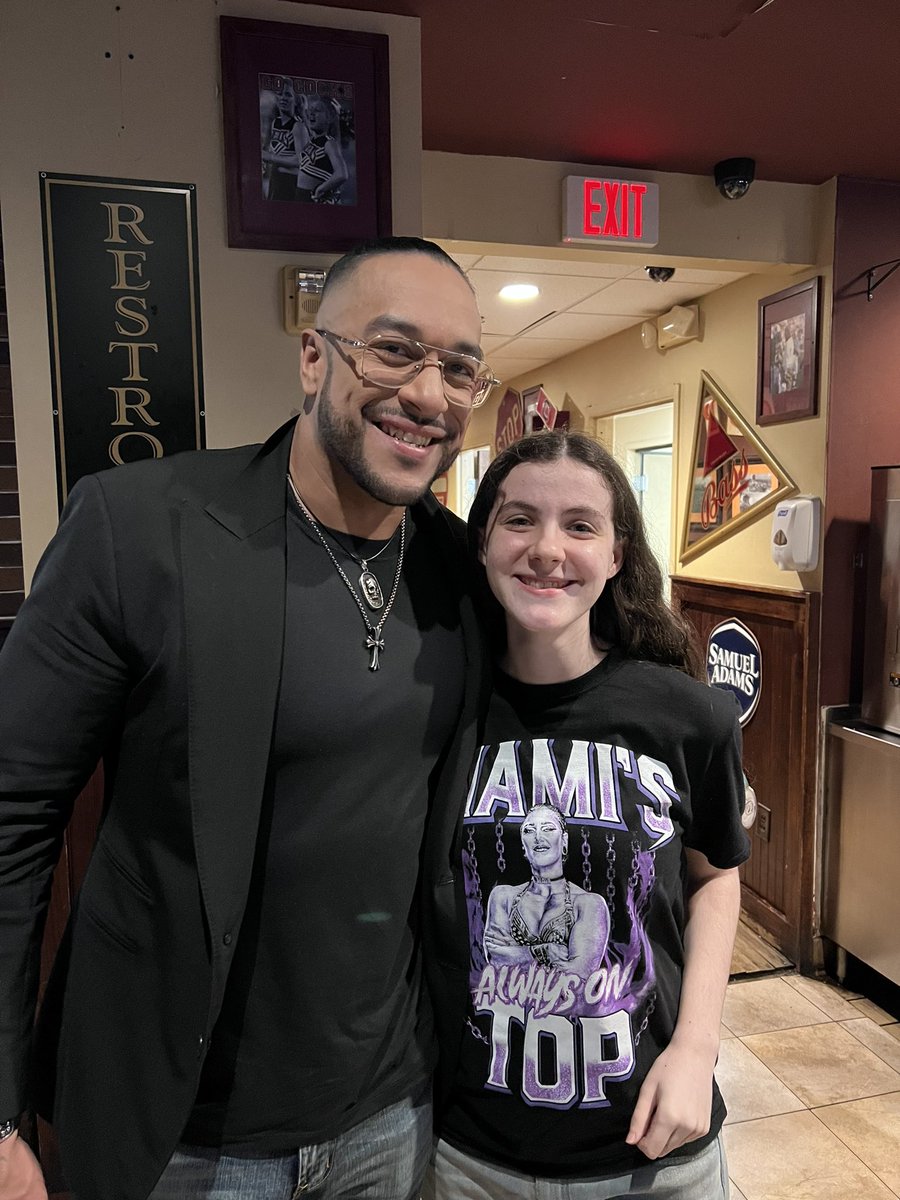 @ArcherOfInfamy thank you so very much for your time last night in Greenville,this means the world to my daughter Caitlyn ,who is very shy (autism) ..you are her favorite!!
