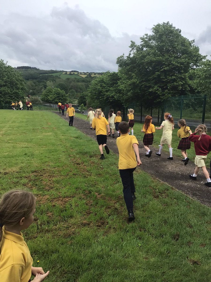 Enjoying a busy @_thedailymile with @StJamesYear5 🏃‍♀️ 🏃‍♀️ @StJamesChorley