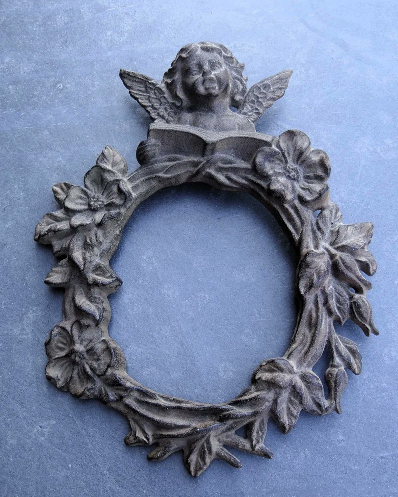 Vintage cast iron frame #angel #flower #wreath #homedecor #vintage #decor #HomeStyle #DecorateWithArt #elevateYourDecor 
Available here
 elementsdeco.etsy.com/listing/156951…