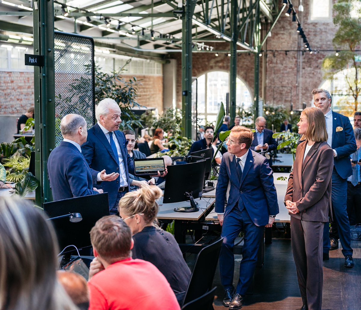 Sweden and Germany have long enjoyed an innovation partnership. Today, Federal Chancellor Olaf Scholz and I visited the Norrsken Foundation, which supports young growth companies in the green and digital transition. @Bundeskanzler @norrsken_org