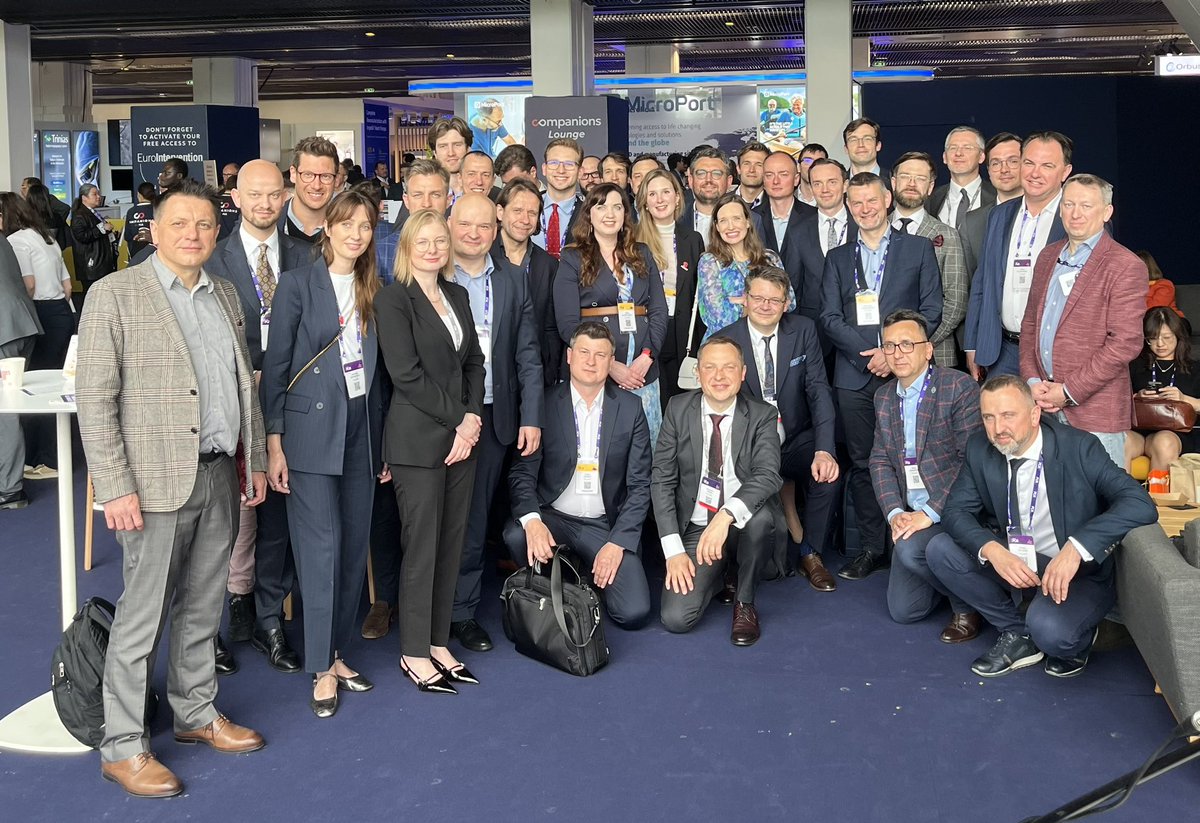 🇵🇱representation at the first day of #EuroPCR 2024 #IC 💪🇵🇱 @HawranekMichal thank you for uniting generations at @aisnptk @PTKardio @OpolskiMP @MTomaniak @RafalWolny @BartoszHudzik @KamilBujak12 @EAPCIPresident @alaide_chief