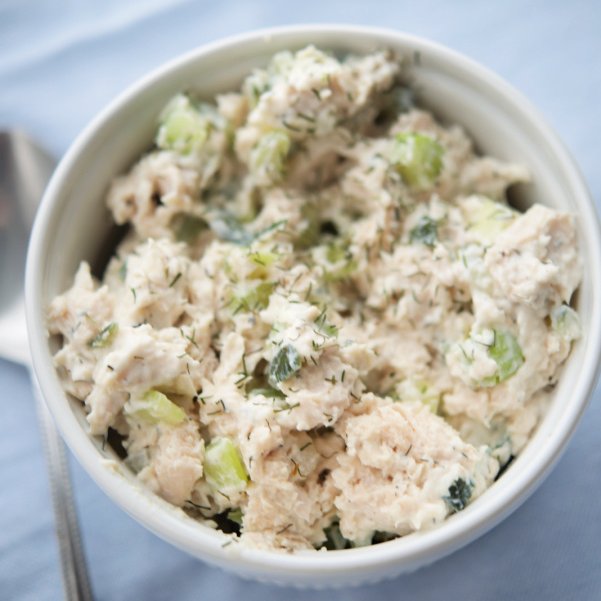 Homemade chicken salad with fresh tzatziki sauce made with Greek yogurt, English cucumbers and fresh dill is delicious, quick and easy! RECIPE--> carriesexperimentalkitchen.com/tzatziki-chick… #chickensalad