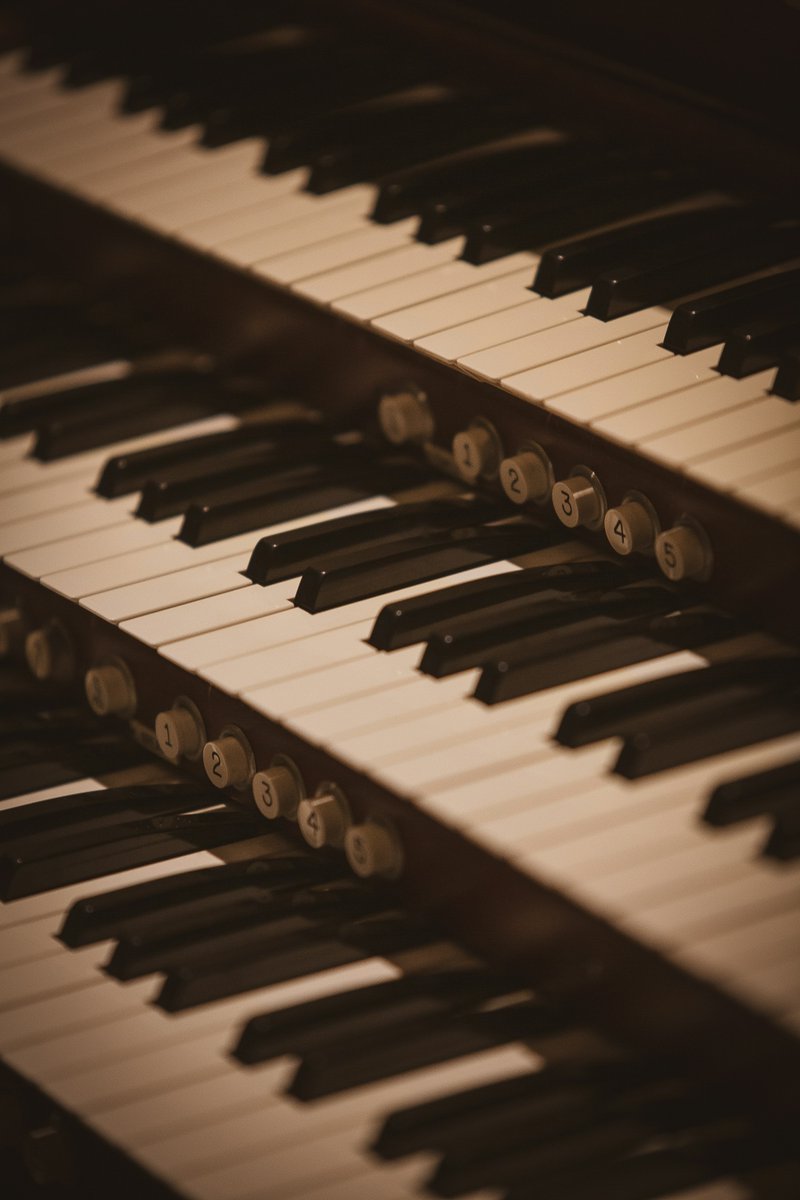 Roger Carter will provide valuable tips on how to acquire the skill of knowing how to rearrange what you see on the score to make it effective on the organ, and supportive of the singer(s), in London on 15 June. Details and book: bit.ly/3woVhRQ