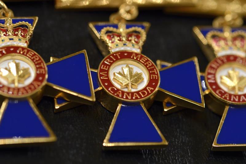 As The Queen of Canada, Elizabeth II established the Order of Merit of the Police Forces in 2000 to honour careers of exceptional service or distinction displayed by the men and women of Canadian Police Services. #cdncrown #cdnpoli #cdnhist