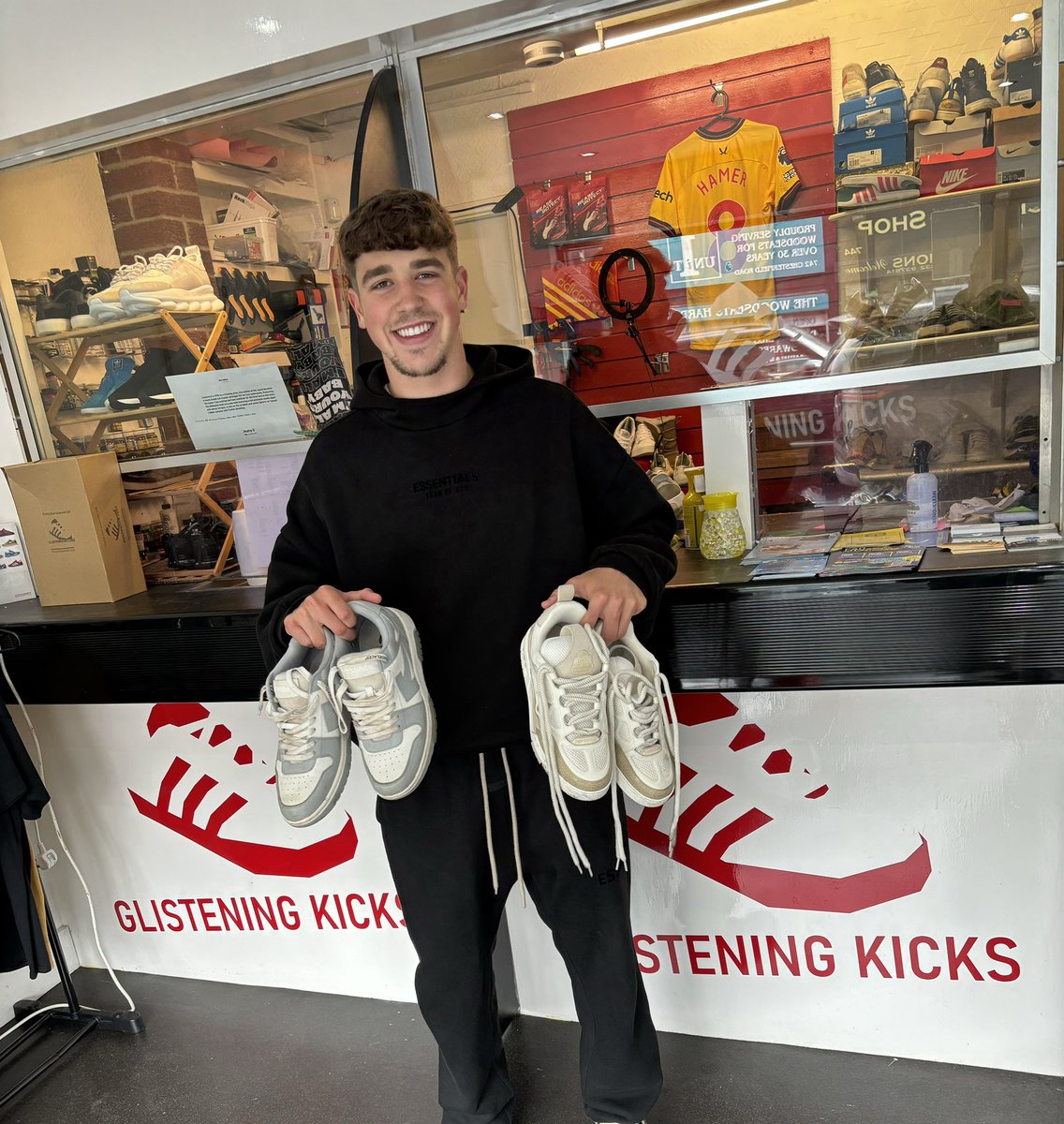 Great to see blades player @Oliverarblaster in the shop dropping some pairs in this afternoon ⚔️