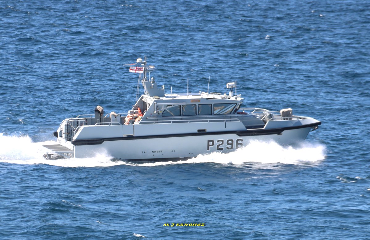 HMS Dagger of @RNGibSqn patrolling BGTW off Europa Point #Gibraltar this morning @UKForcesTracker @NavyLookout @scottyc298 @MODGibraltar