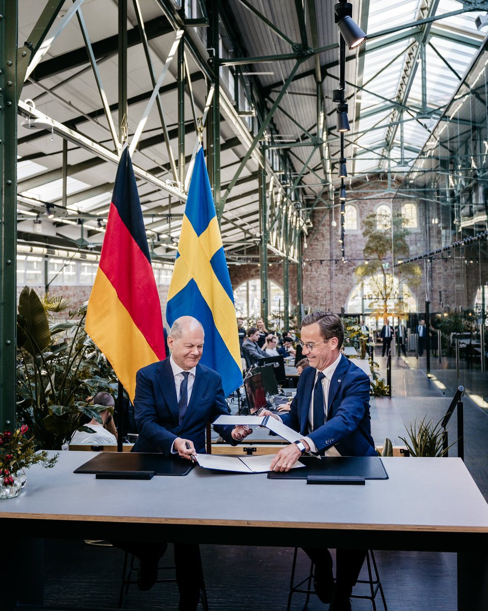 I'm pleased that Germany's Federal Chancellor @olafscholz and I signed a strategic innovation partnership agreement today for security and the digital and green transition. Defence and space are new areas of cooperation. 🇩🇪🤝🇸🇪 @Bundeskanzler
