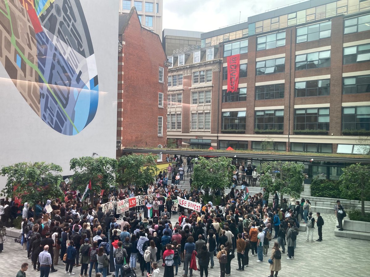 Historic rally at LSE, demanding an immediate divestment of £89 million.